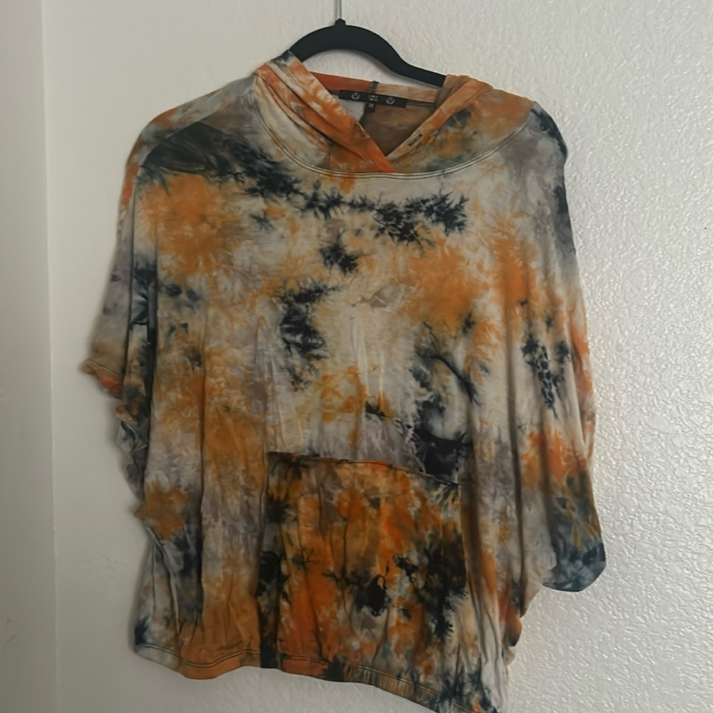 yellow and blue marbled t-shirt, size M